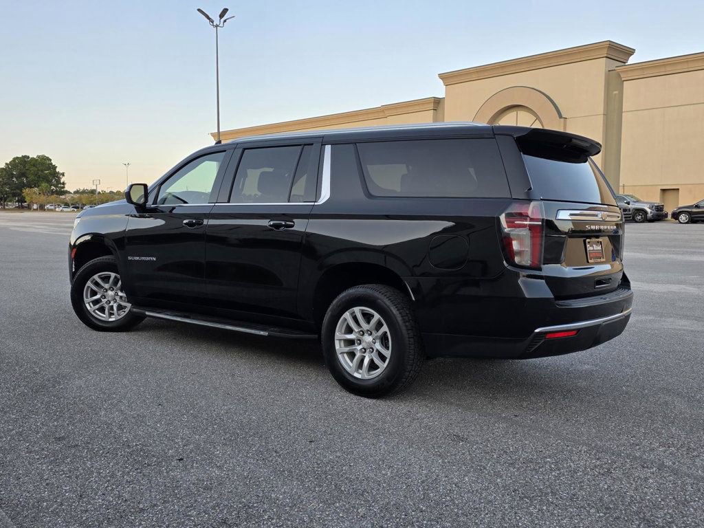 Used 2023 Chevrolet Suburban LT image 4