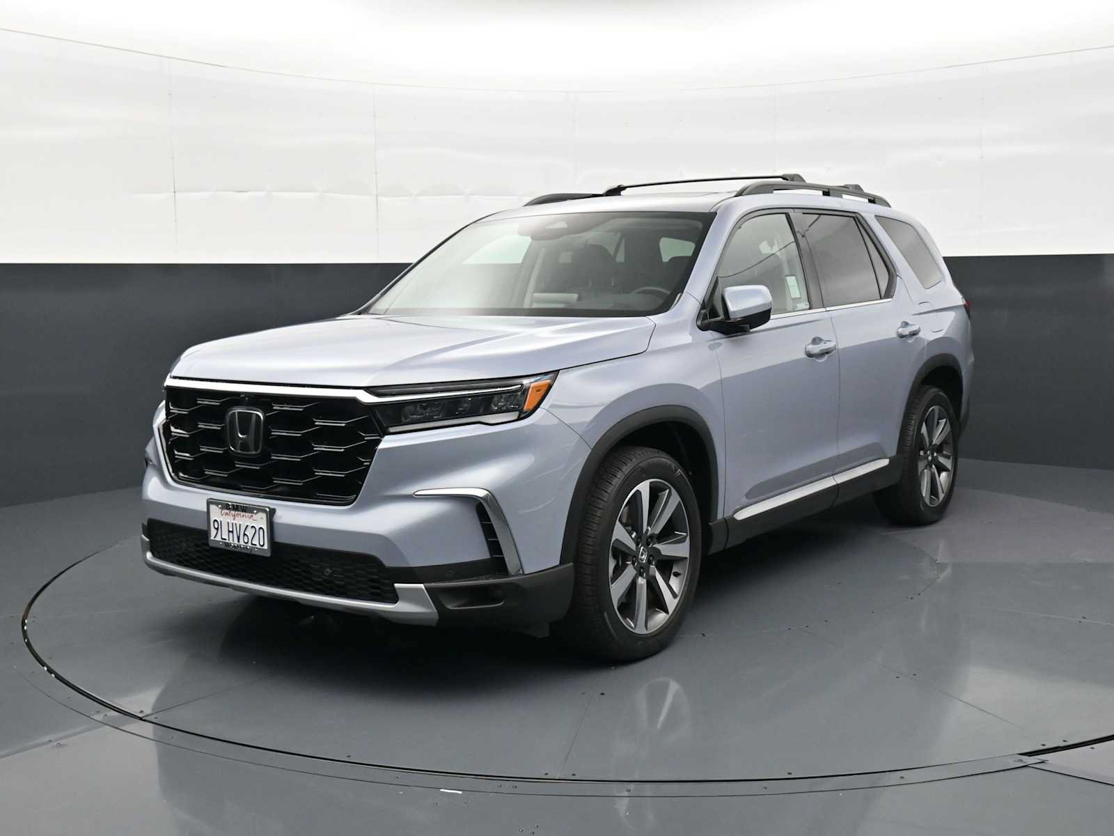 Used 2024 Honda Pilot Elite image 1