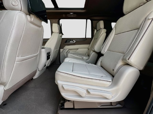 New 2026 GMC Yukon XL Denali w/ Denali Reserve Package AWD/4WD image 17