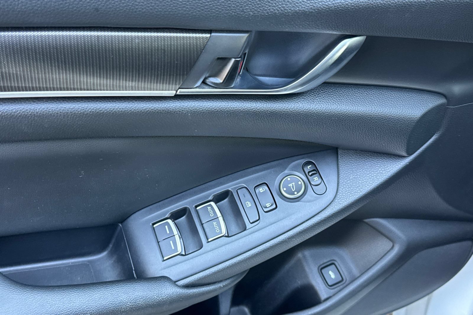 Used 2019 Honda Accord Sport image 12