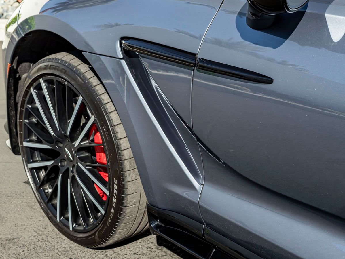 Used 2025 Aston Martin DBX 707 image 9