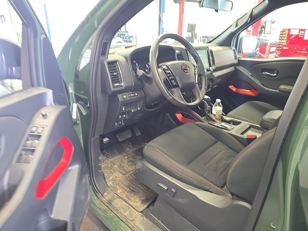 Used 2024 Nissan Frontier PRO-4X w/ Technology Package AWD/4WD image 3