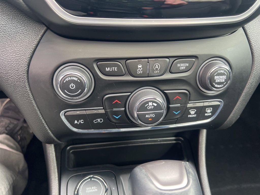 Used 2019 Jeep Cherokee Limited image 61