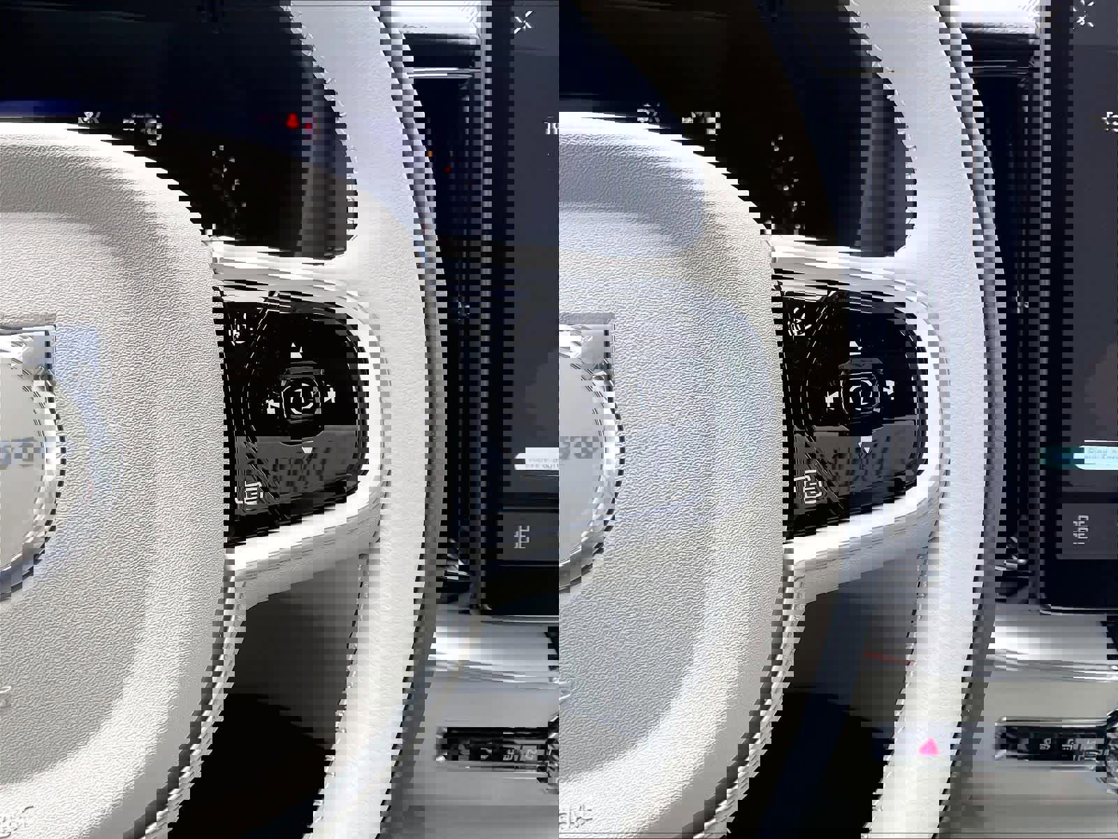 New 2026 Volvo XC60 B5 Ultra w/ Climate Package image 18