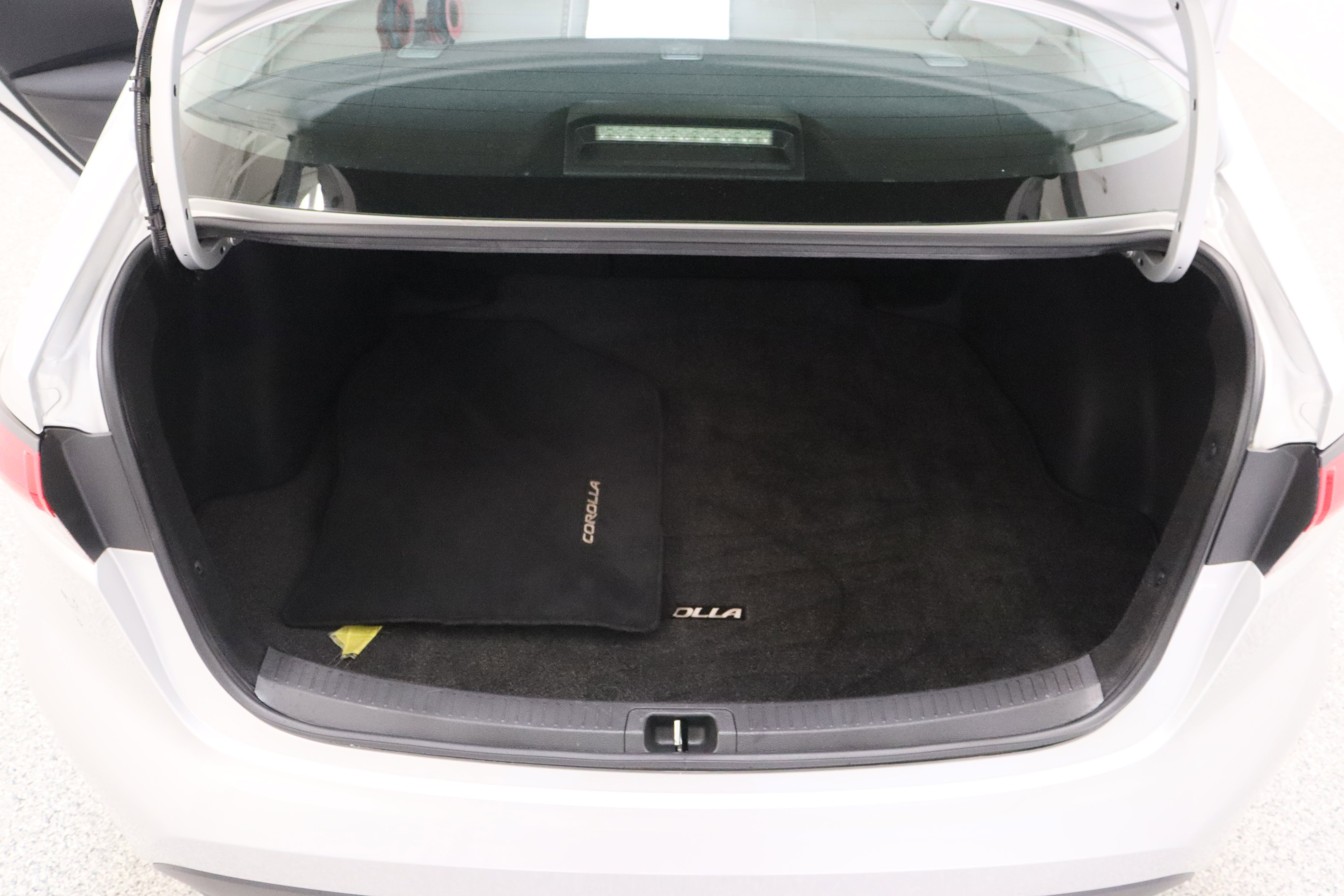 Used 2024 Toyota Corolla LE FWD image 27