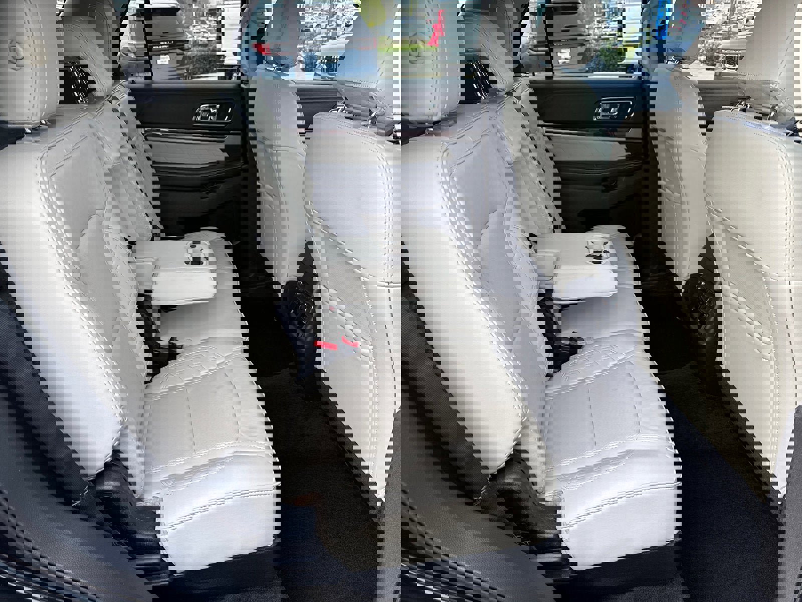 Used 2017 Ford Explorer Platinum image 19