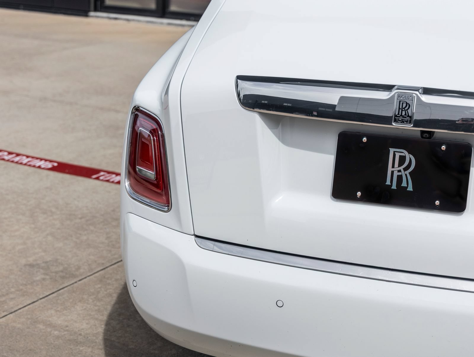 Used 2023 Rolls-Royce Phantom Extended Wheelbase w/ Leather Finishing Pack RWD image 13