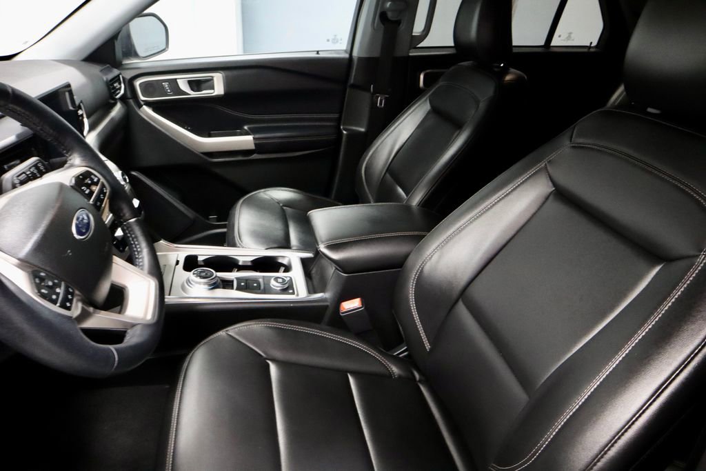 Certified 2022 Ford Explorer XLT w/ Equipment Group 202A image 27