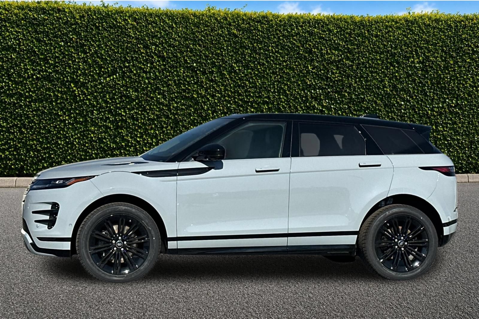New 2026 Land Rover Range Rover Evoque Dynamic SE AWD/4WD image 3