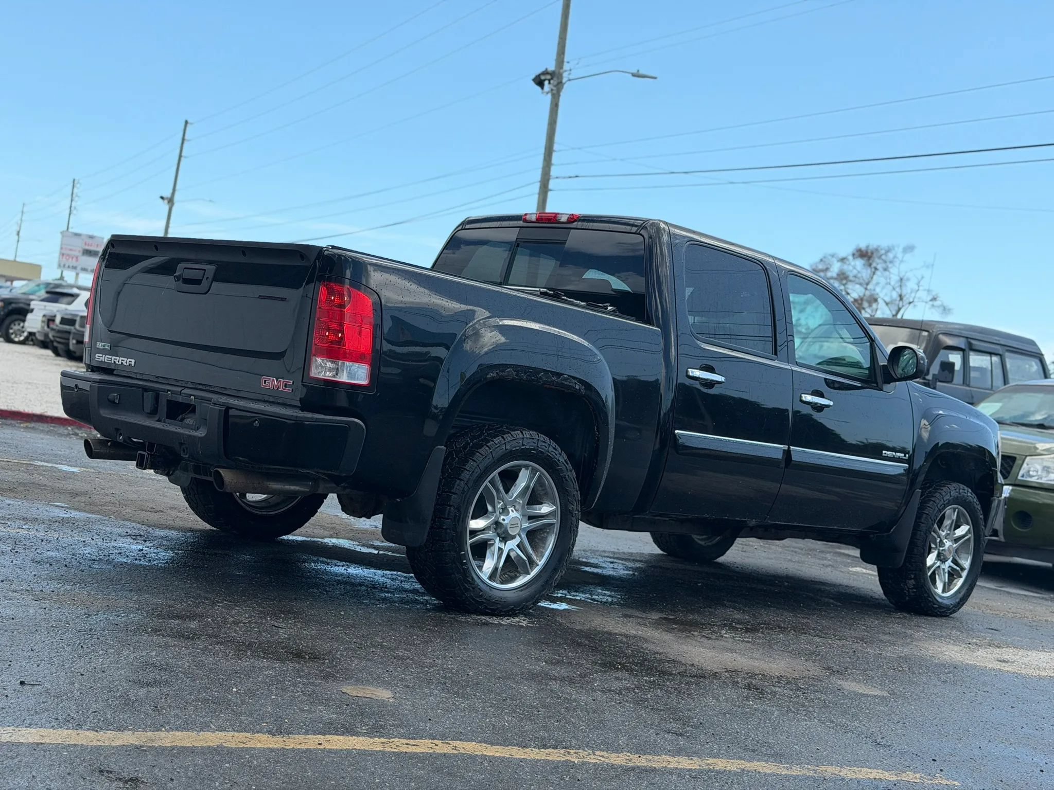 Used 2011 GMC Sierra 1500 Denali AWD/4WD image 4