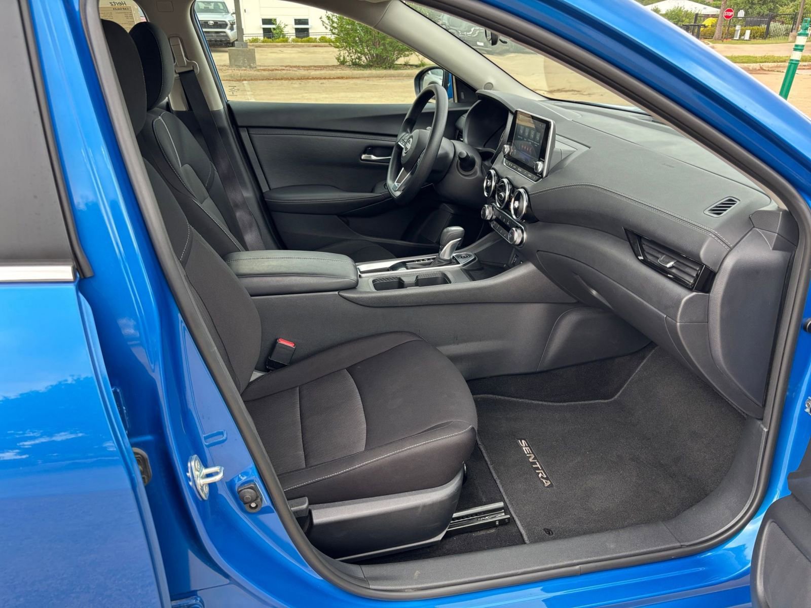 Used 2025 Nissan Sentra SV image 39