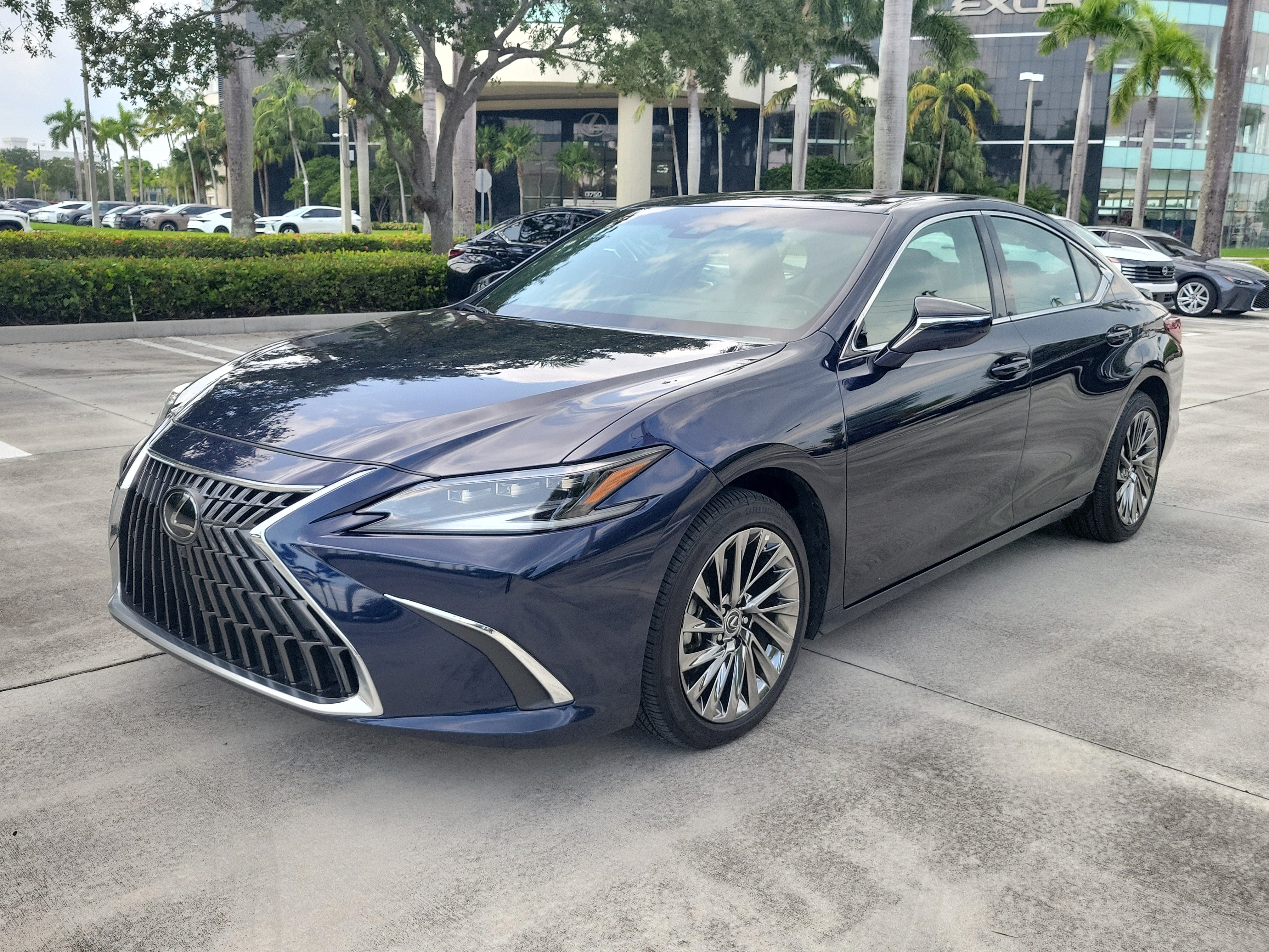 Used 2025 Lexus ES 250 w/ Luxury Package AWD/4WD image 5