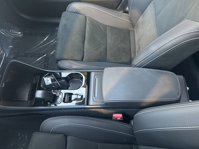 Certified 2025 Volvo XC40 B5 Plus image 24