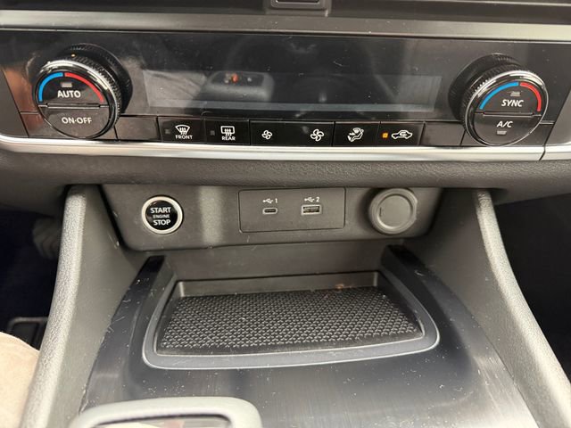 Used 2023 Nissan Rogue SV image 22