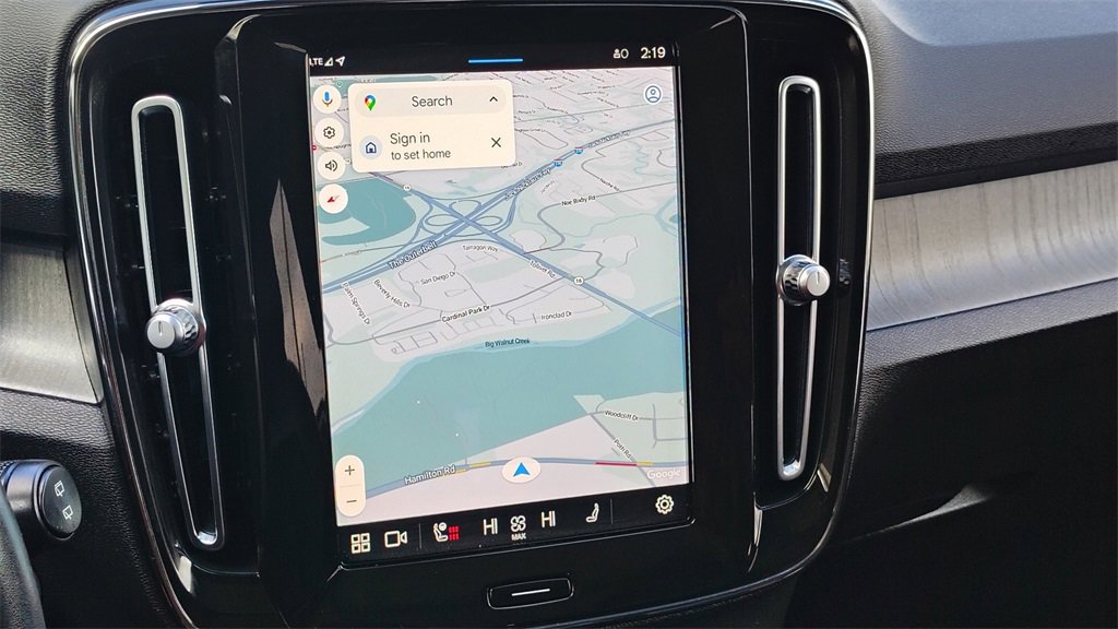 Certified 2023 Volvo XC40 B5 Plus w/ Driver Assist Package image 20