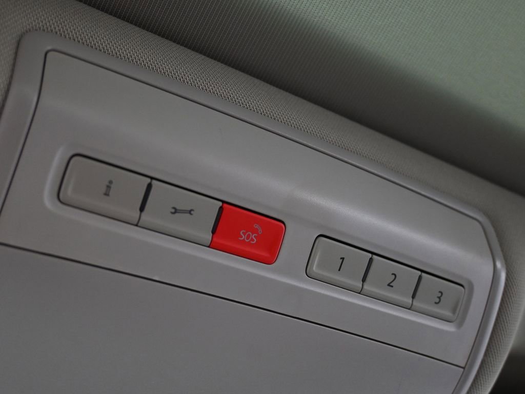 Used 2018 Volkswagen Atlas SEL Premium image 24