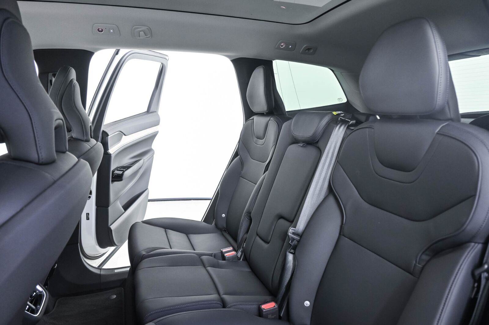 Used 2025 Volvo EX90 Plus AWD/4WD image 19