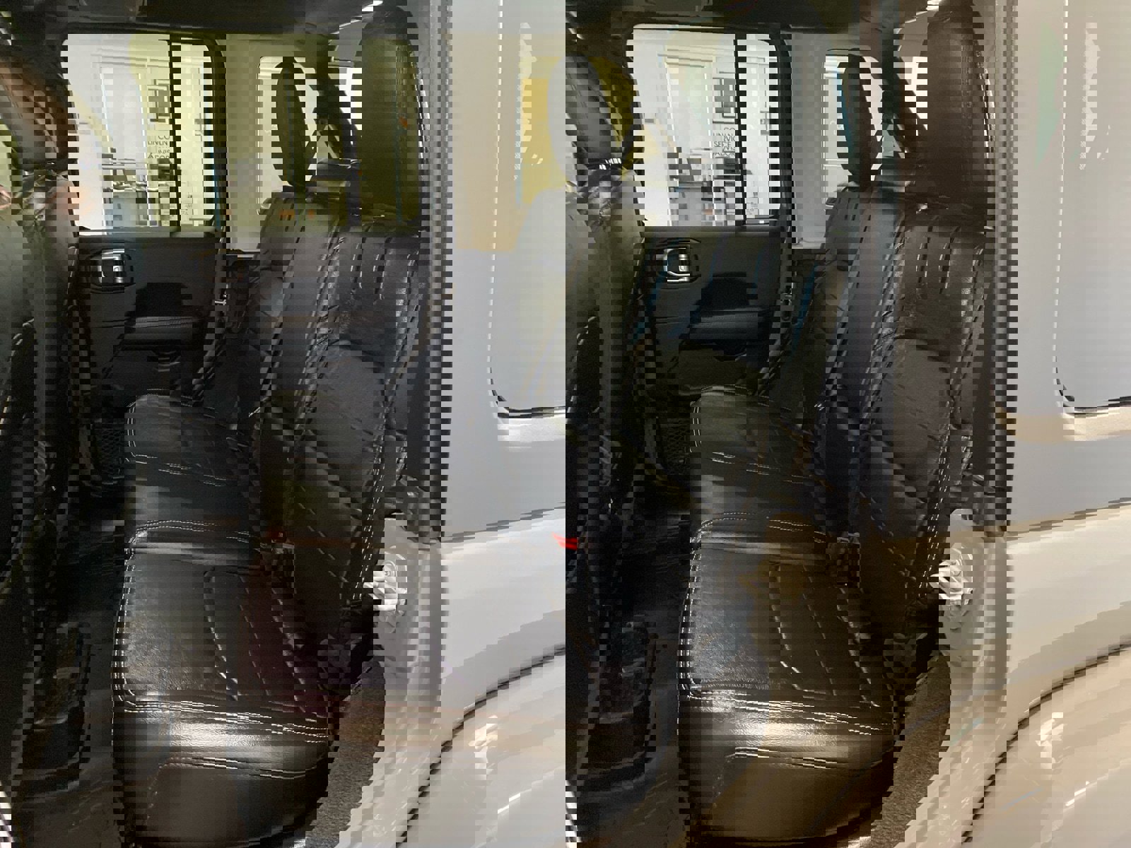 Used 2022 Jeep Wrangler Unlimited Sahara w/ Cold Weather Group image 10