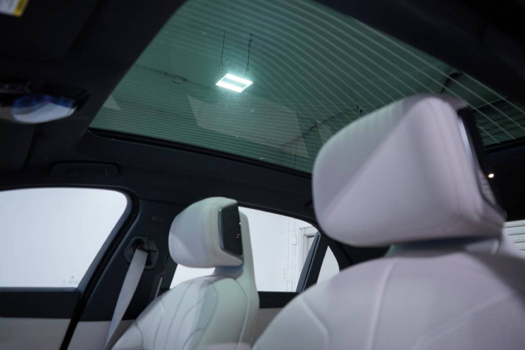 New 2027 BMW 740i w/ Executive Package RWD image 8