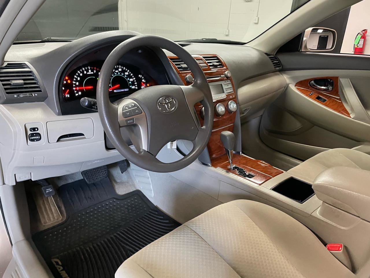 Used 2009 Toyota Camry LE FWD image 15