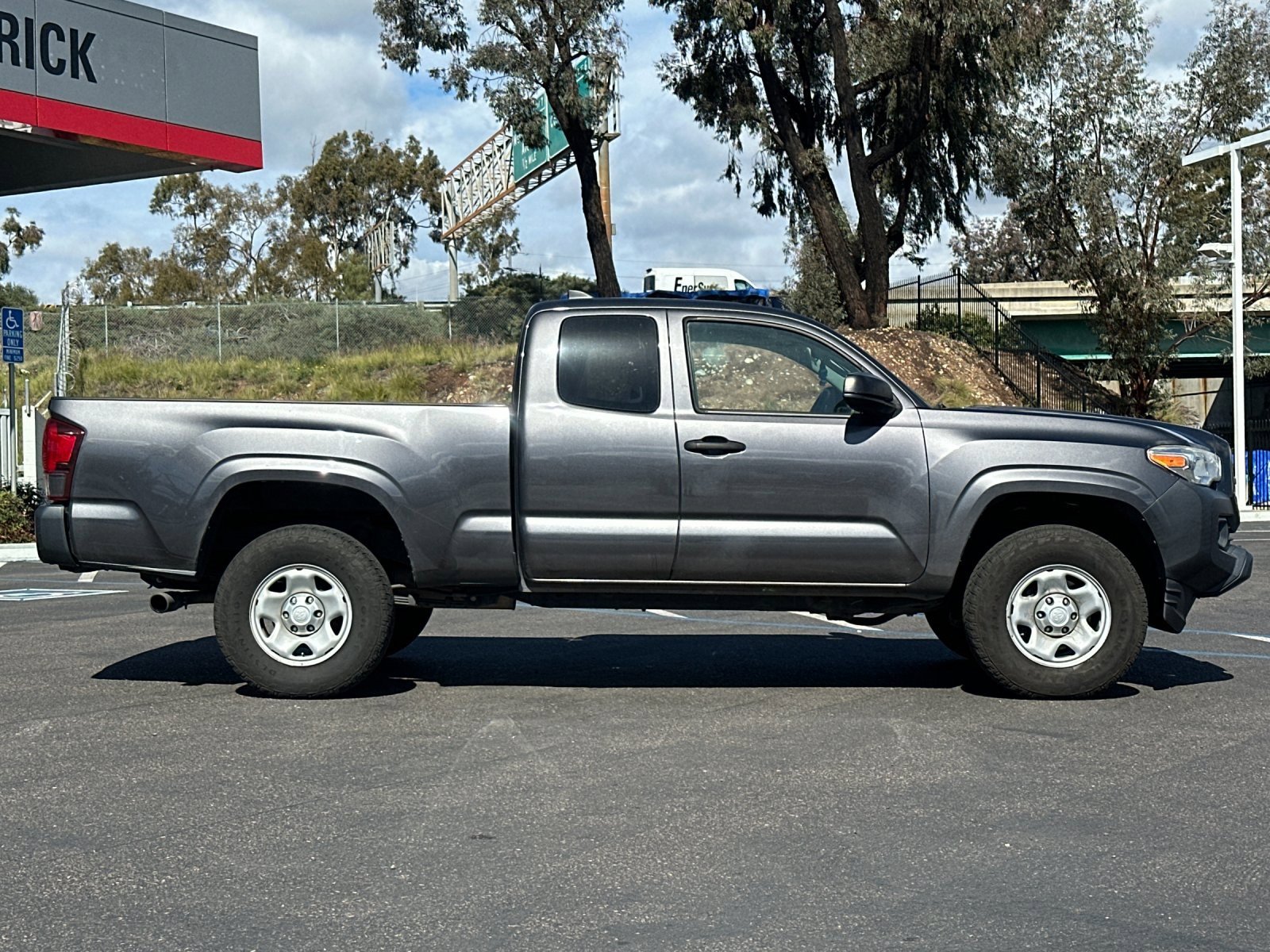 Used 2019 Toyota Tacoma SR image 6