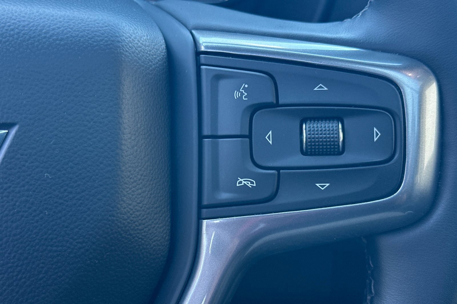 Used 2024 Chevrolet Suburban Z71 image 38