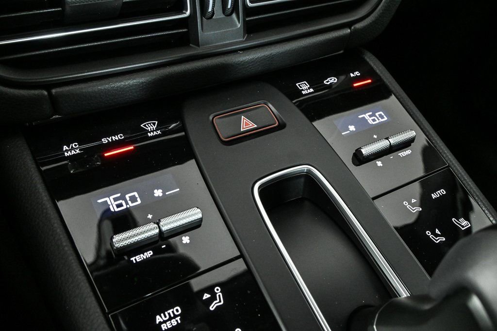 Certified 2026 Porsche Macan AWD/4WD image 17