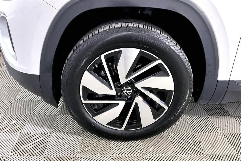 Used 2025 Volkswagen Atlas SE image 7