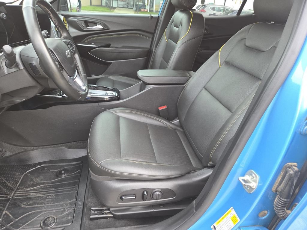 Used 2025 Chevrolet Trax ACTIV w/ Sunroof Package FWD image 21