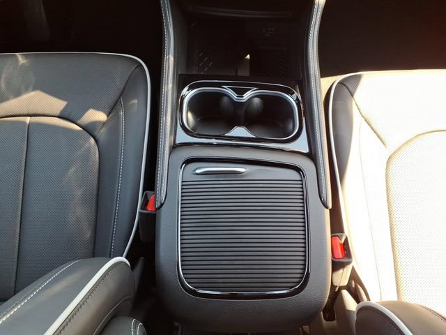 New 2027 Chrysler Pacifica Limited FWD image 27