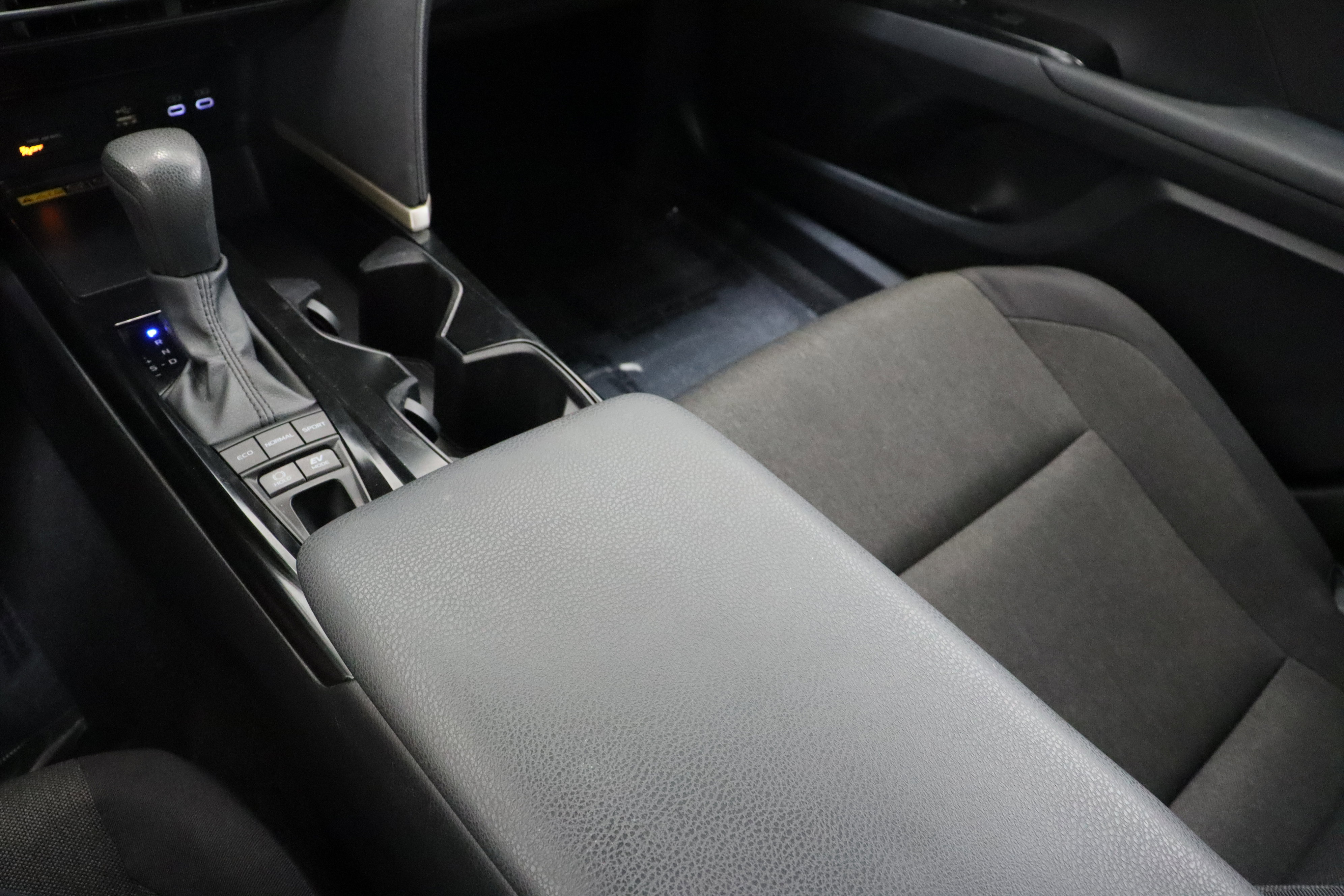 Used 2025 Toyota Camry LE FWD image 16