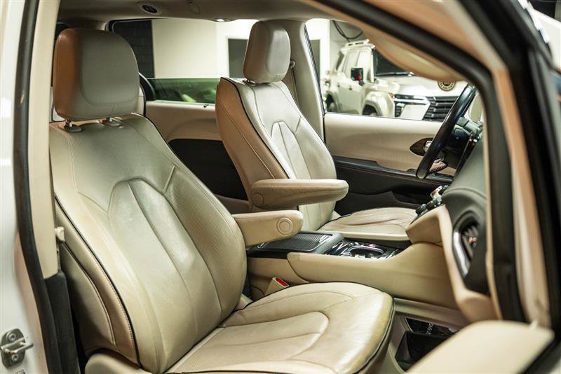 Used 2021 Chrysler Pacifica Limited w/ Premium & Safety Sphere Group image 14