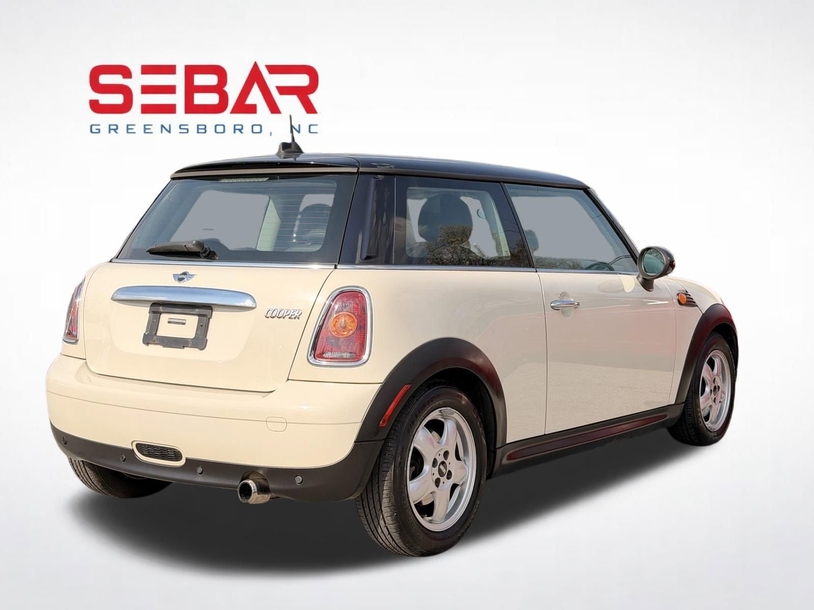 Used 2010 MINI Cooper Hardtop image 5