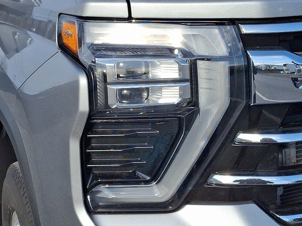 Used 2025 Chevrolet Silverado 3500 LTZ w/ LTZ Convenience Package image 11