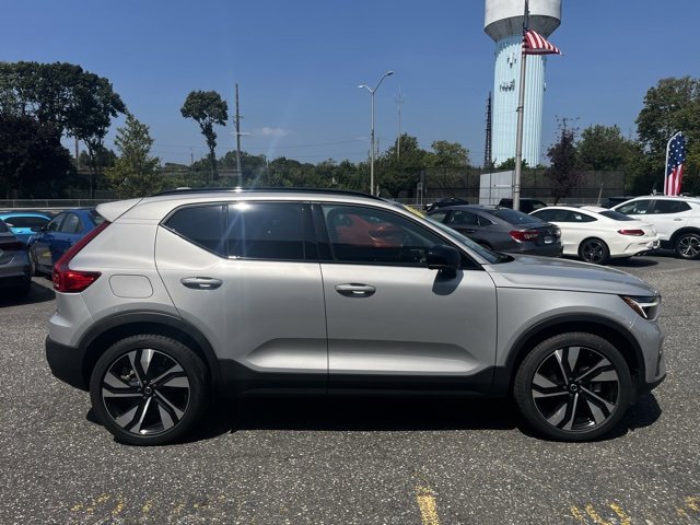 Certified 2023 Volvo XC40 B5 Plus w/ Protection Package Premier image 2