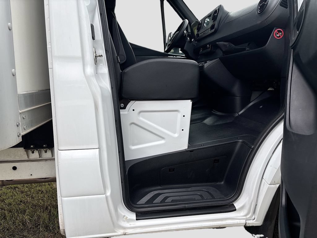 Used 2023 Mercedes-Benz Sprinter 4500 image 30