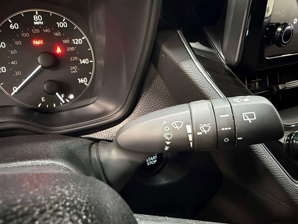 Used 2025 Toyota Corolla Cross LE AWD/4WD image 32