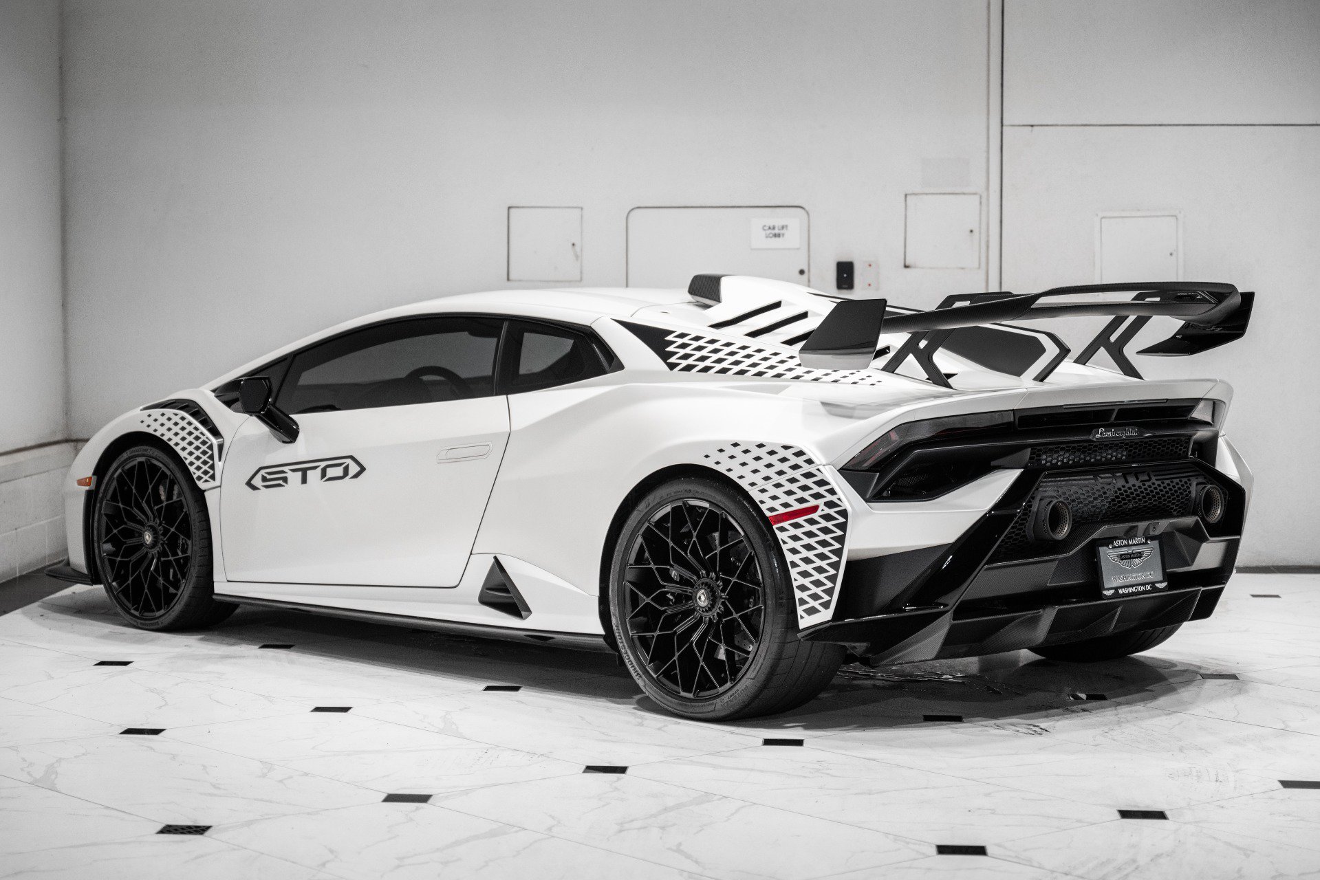 Used 2023 Lamborghini Huracan STO RWD image 7