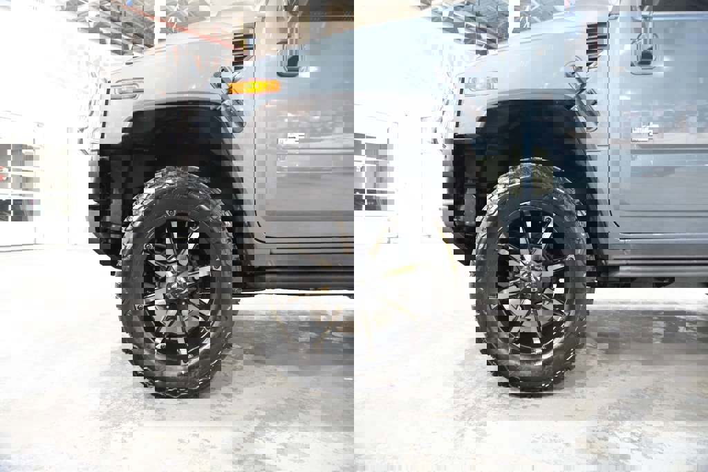 Used 2005 HUMMER H2 w/ Preferred Equipment Group image 5