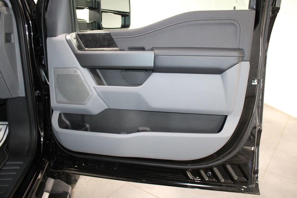 New 2025 Ford F250 XLT w/ Black Appearance Package image 29