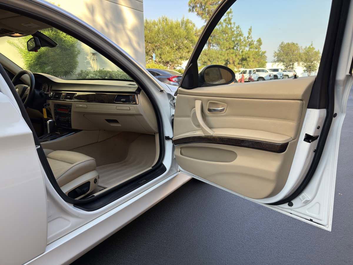 Used 2006 BMW 330i Sedan image 47