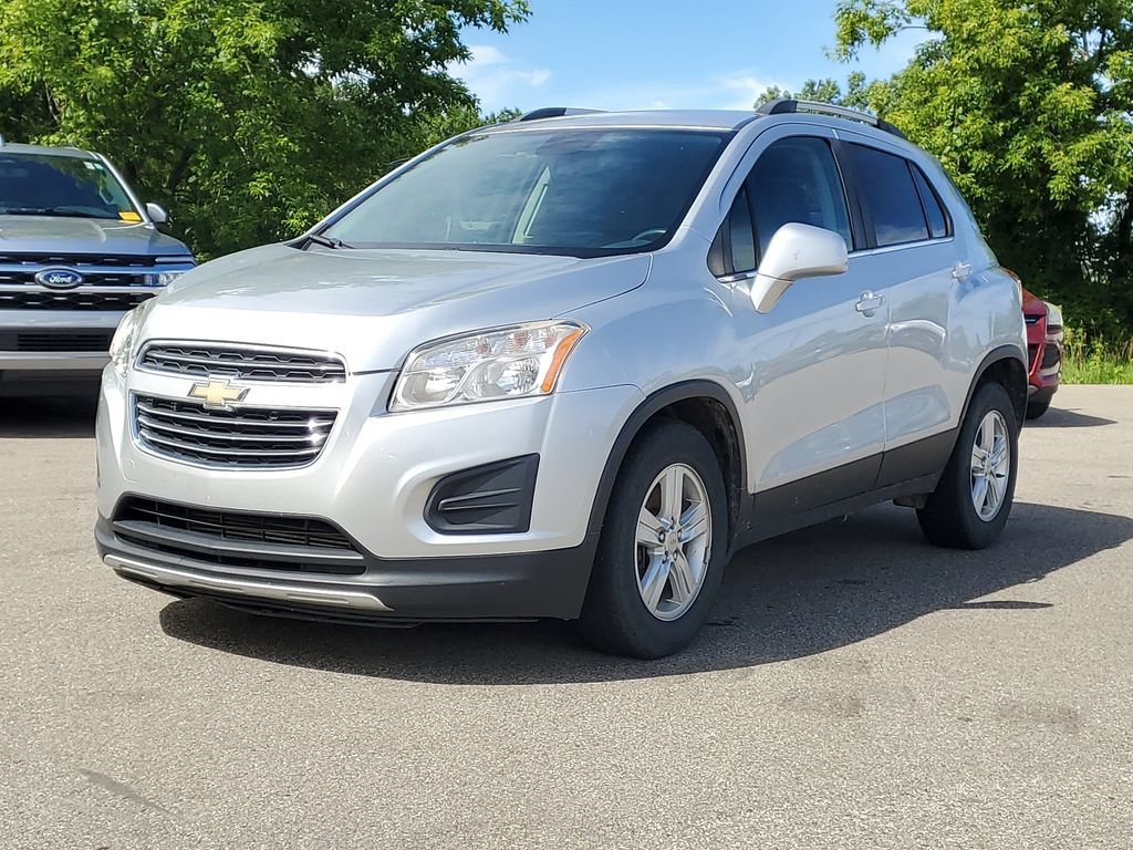 Used 2016 Chevrolet Trax LT w/ LT Convenience Package FWD image 2