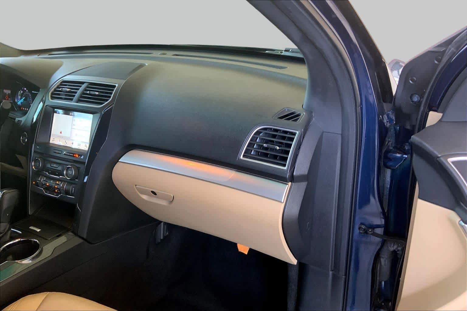 Used 2017 Ford Explorer XLT w/ Equipment Group 202A FWD image 18