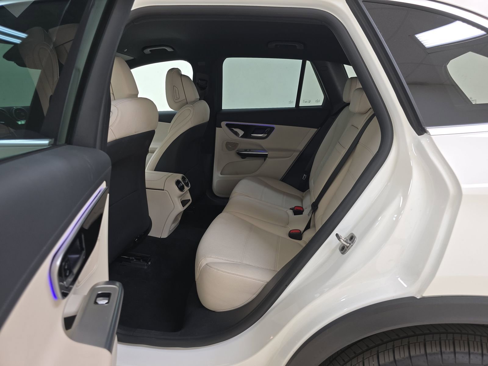 Used 2025 Mercedes-Benz GLC 350e 4MATIC image 14