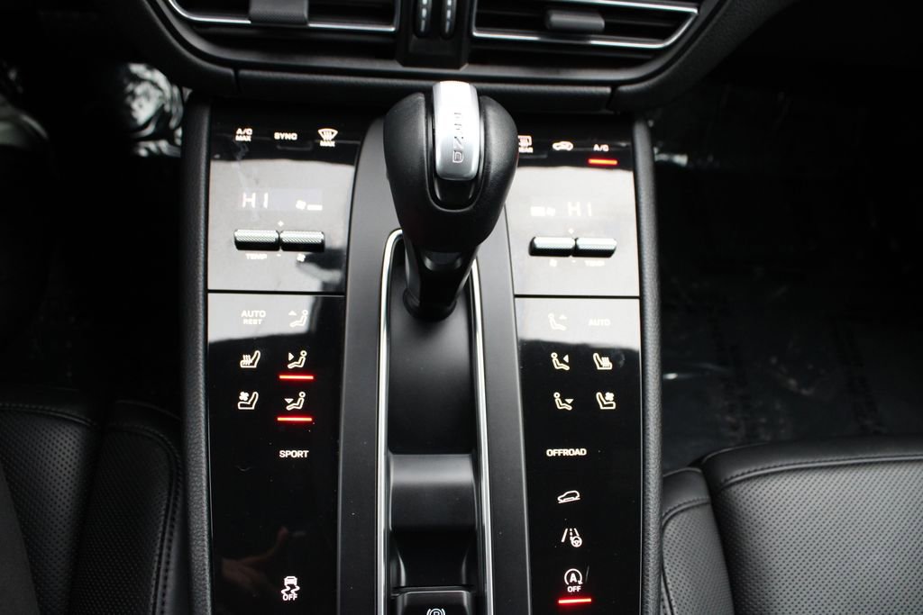 Used 2022 Porsche Macan image 22