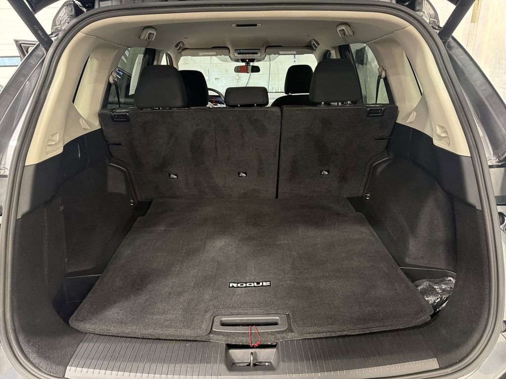 Used 2024 Nissan Rogue SV image 17