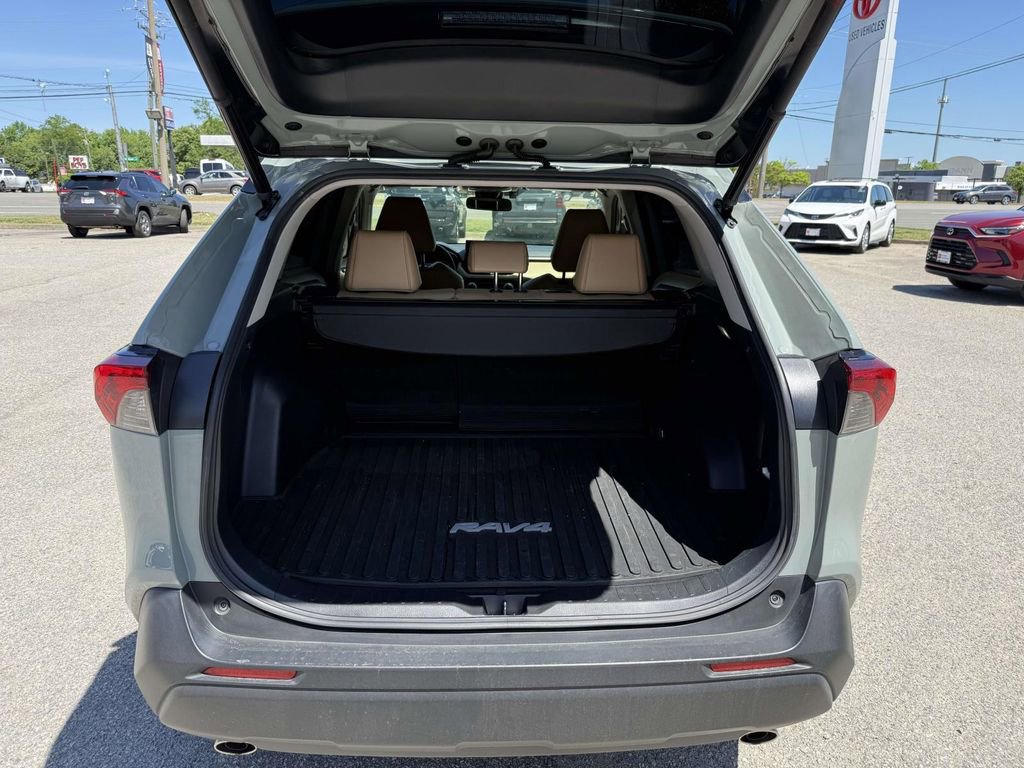 Used 2022 Toyota RAV4 XLE Premium AWD/4WD image 10