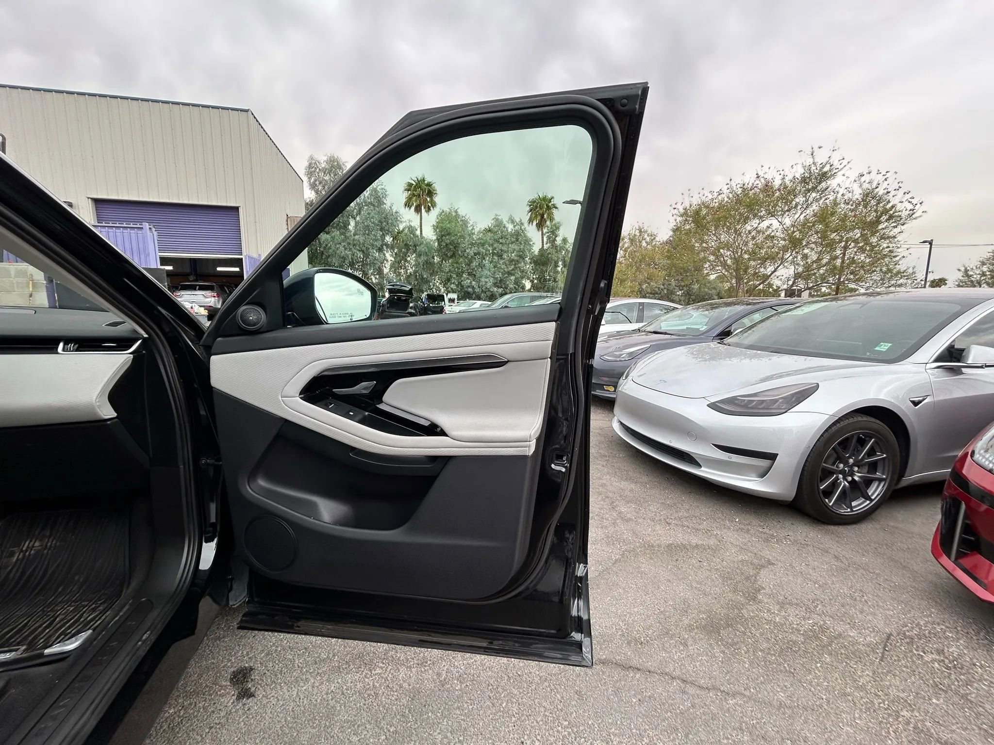 Used 2020 Land Rover Range Rover Evoque S image 12