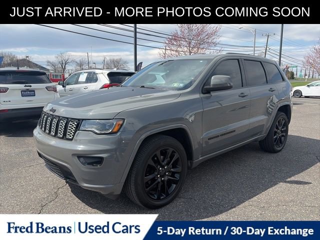 Used 2020 Jeep Grand Cherokee Altitude image 3