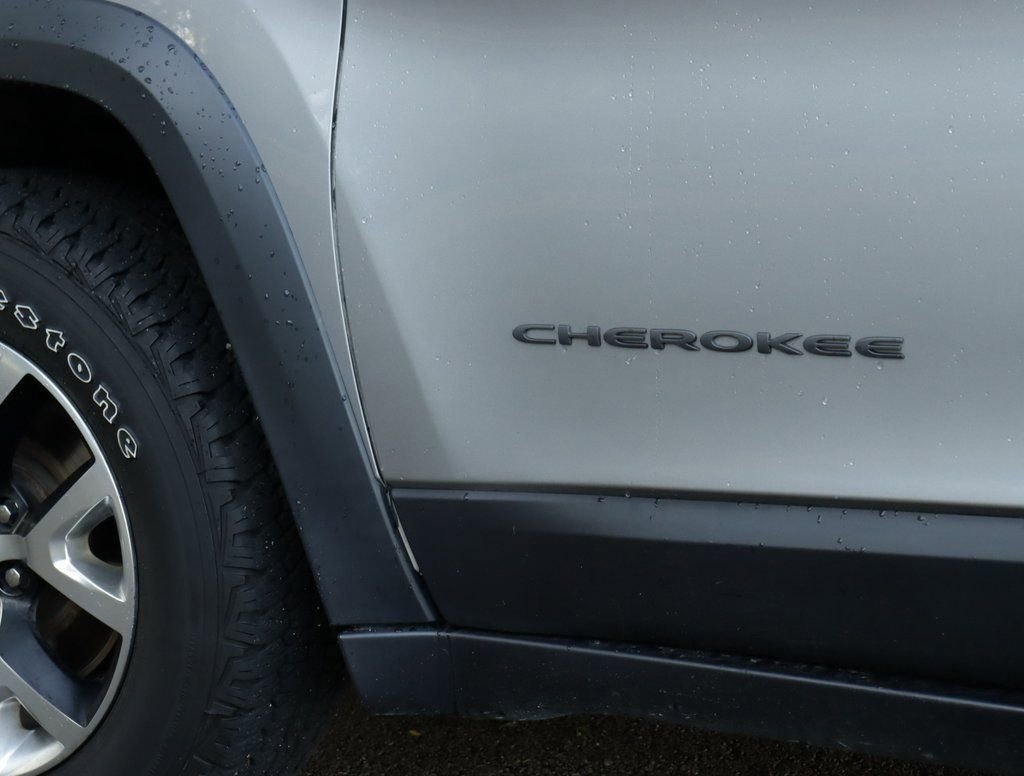 Used 2018 Jeep Cherokee Trailhawk w/ Comfort/Convenience Group image 39